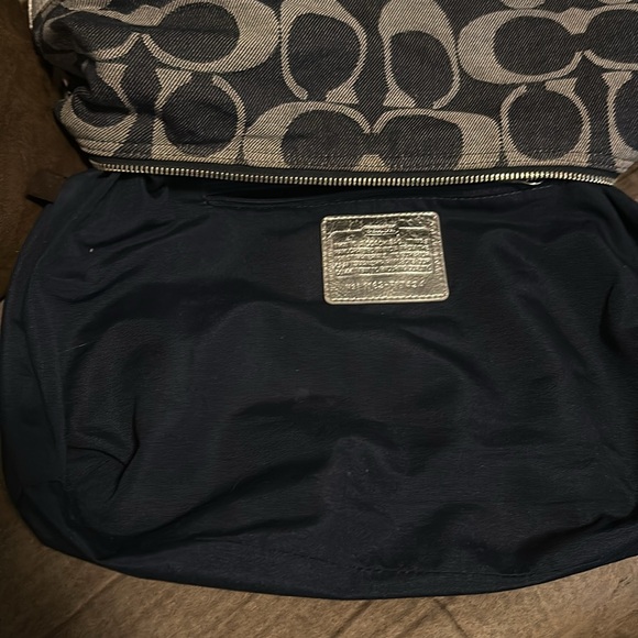 EC - COACH CARLY SIGNATURE STRIPE HOBO NAVY BLUE & GRAY SHOULDER BAG. - Picture 15 of 15